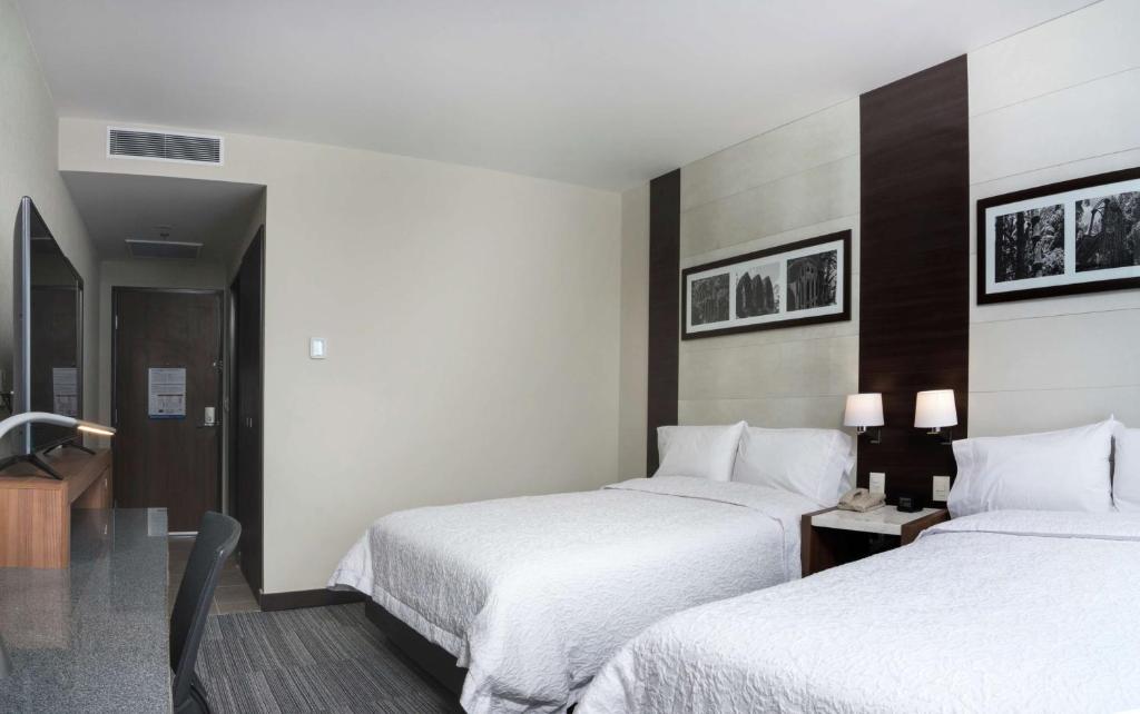 Hampton Inn By Hilton San Luis Potosi - Double Room With Two Double Beds And City View