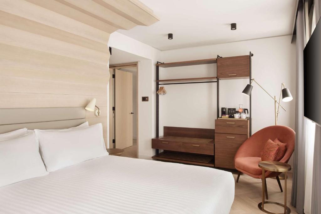 
King Junior Suite - Accessible 
