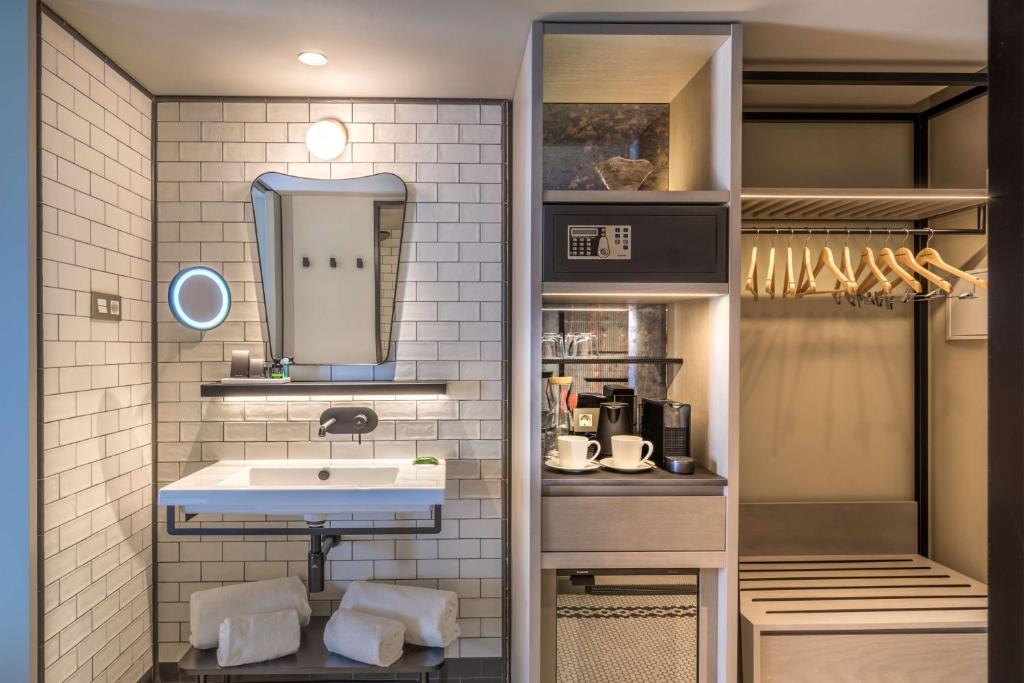 Canopy by Hilton Madrid Castellana - Resim 38