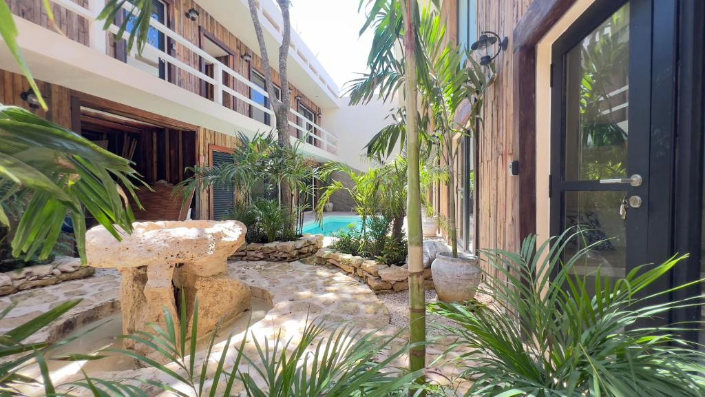 a courtyard with a pool in a building at Harmonia Tulum in Tulum