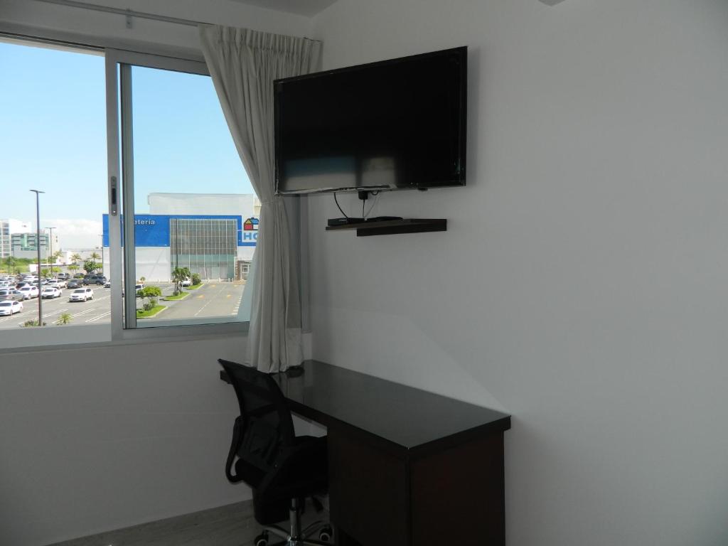 TV a/nebo společenská místnost v ubytování ACL Suites
