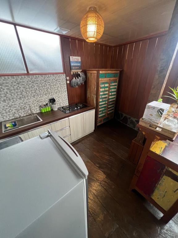 Kuchyň nebo kuchyňský kout v ubytování Cantika Zest Guest House