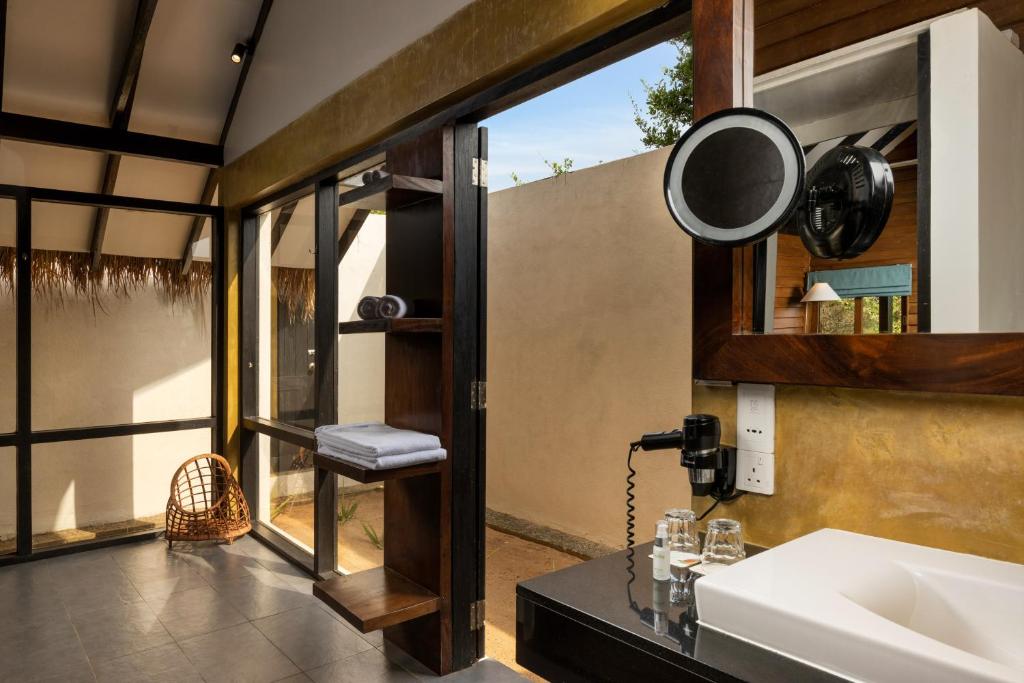 Koupelna v ubytování Jetwing Jungle Lodge, A Luxury Reserve