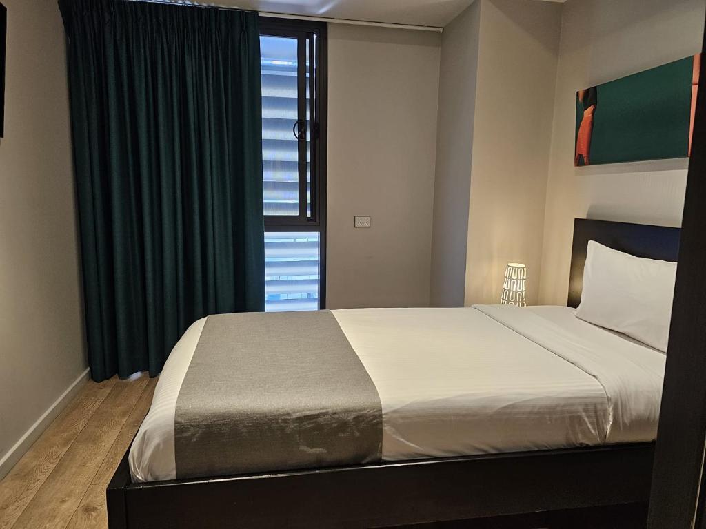 Postel nebo postele na pokoji v ubytování Studio 8 Residences - Adults Only