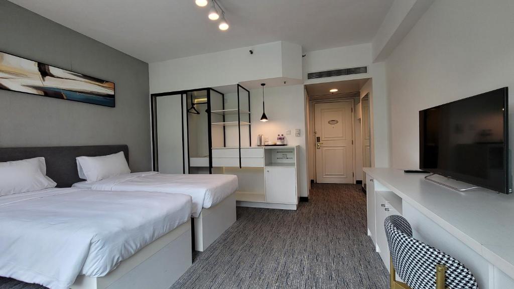Ένα ή περισσότερα κρεβάτια σε δωμάτιο στο Grand Bay View Hotel