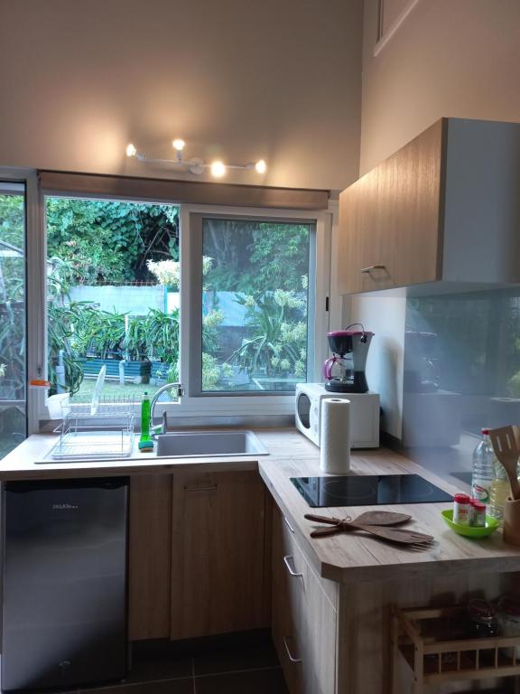 A kitchen or kitchenette at Fare Tapu