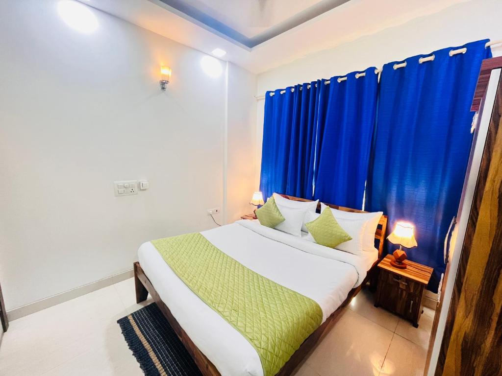 Postel nebo postele na pokoji v ubytování Hotel Park Pride Pitampura New Delhi, Couple Friendly