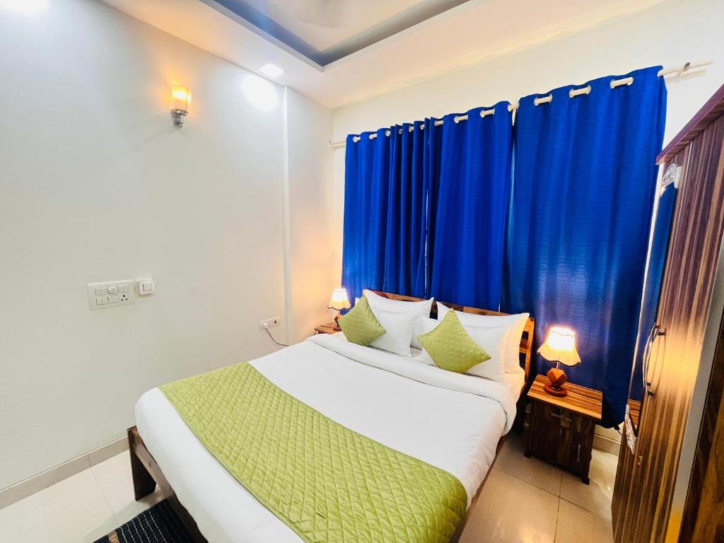 Postel nebo postele na pokoji v ubytování Hotel Park Pride Pitampura New Delhi, Couple Friendly