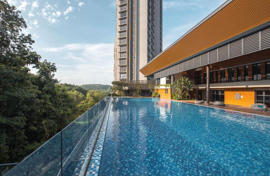 Bazén v ubytování MuciHOME Clio 3R2B, Putrajaya Condo Near to IOI City Mall, Alamanda, Hospital Serdang, Wetland Studio KRU dll- Non Smoking Home for Malaysian Only nebo v jeho okolí