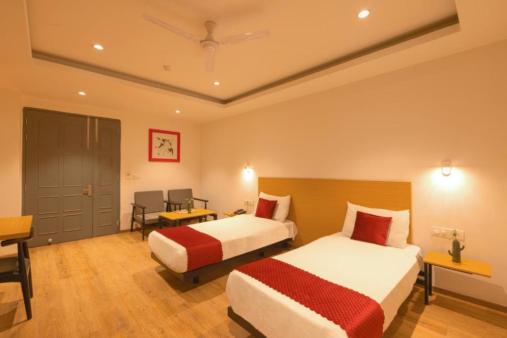 Postel nebo postele na pokoji v ubytování Hotel GT at Delhi Airport