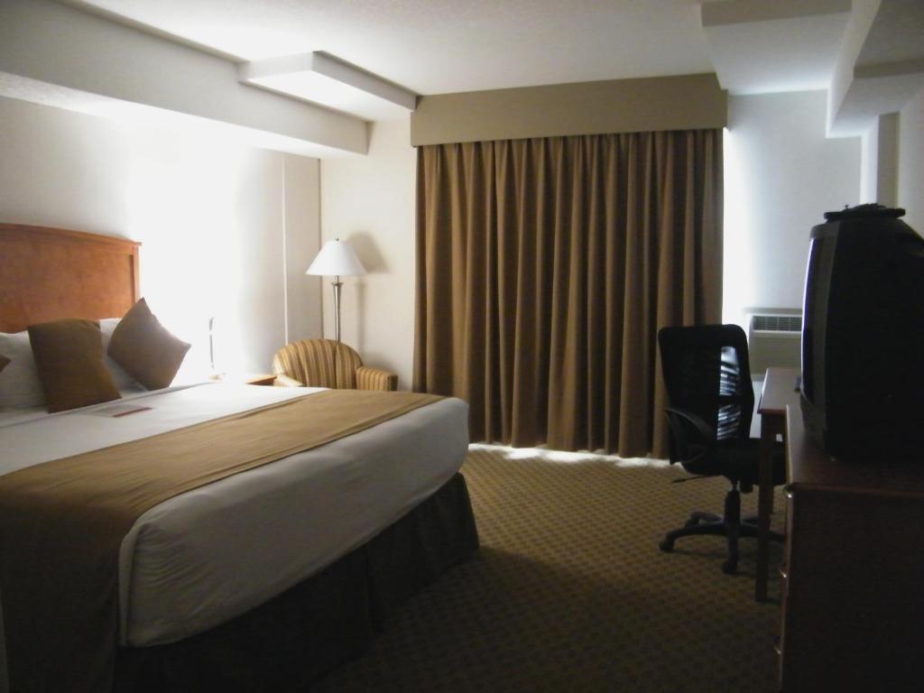 Ramada by Wyndham Edmonton South - Resim 45
