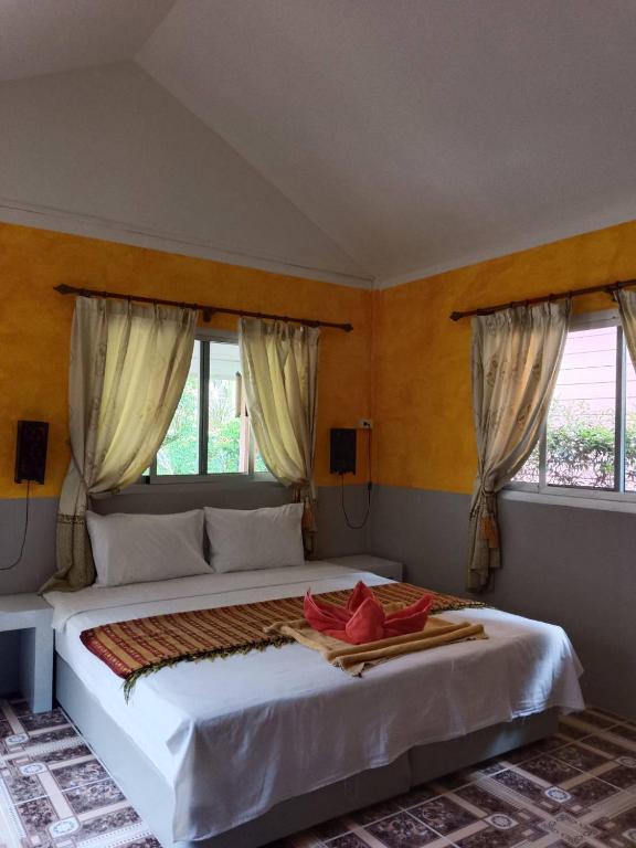 Postel nebo postele na pokoji v ubytování Ban Elephant Blanc Bungalow
