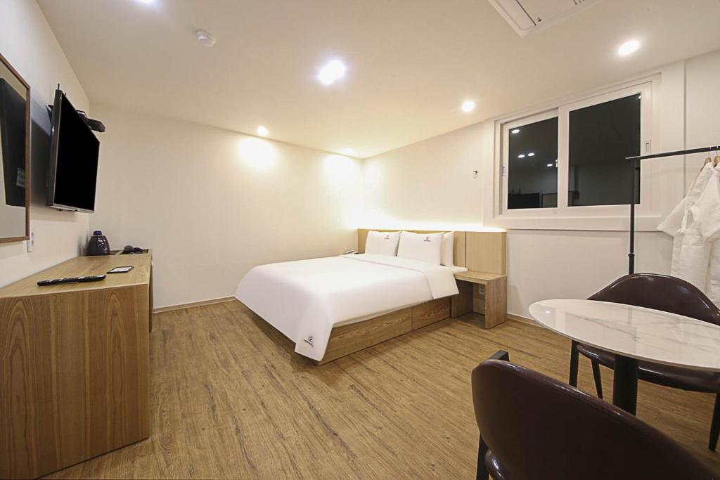 TV a/nebo společenská místnost v ubytování Busan Seomyeon Broa Hotel