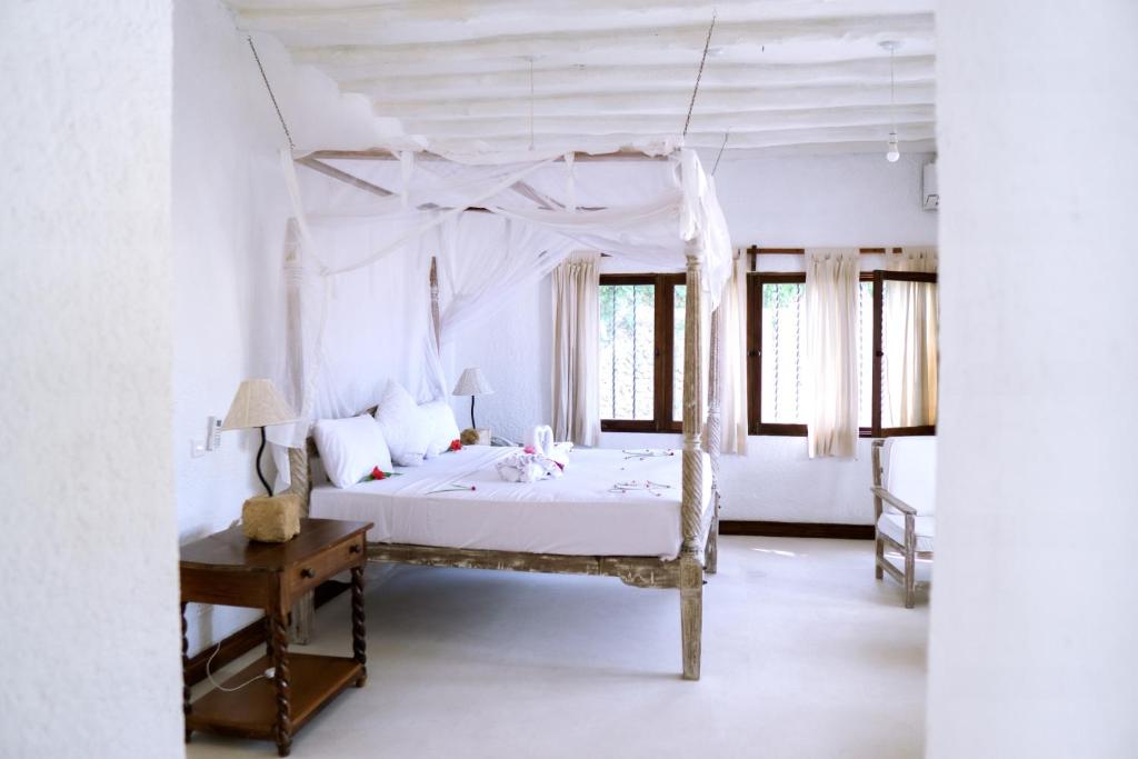 Postel nebo postele na pokoji v ubytování Met Beach Resort Malindi
