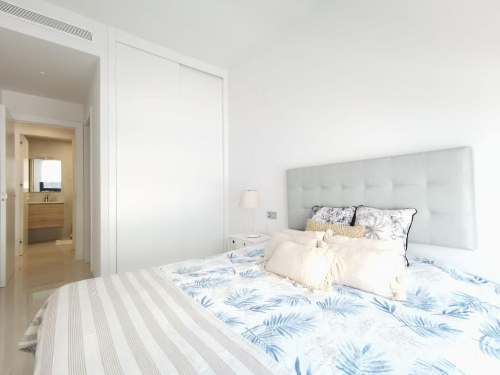 Posteľ alebo postele v izbe v ubytovaní Luxury Apartment Torrevieja