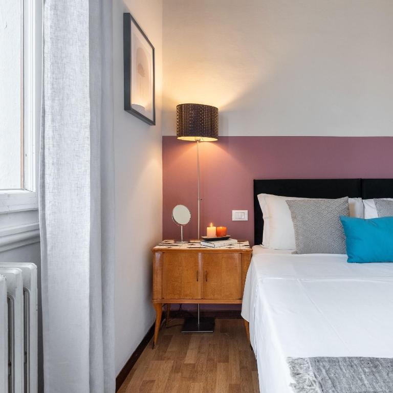 A bed or beds in a room at Apartments Florence Alfani Suite
