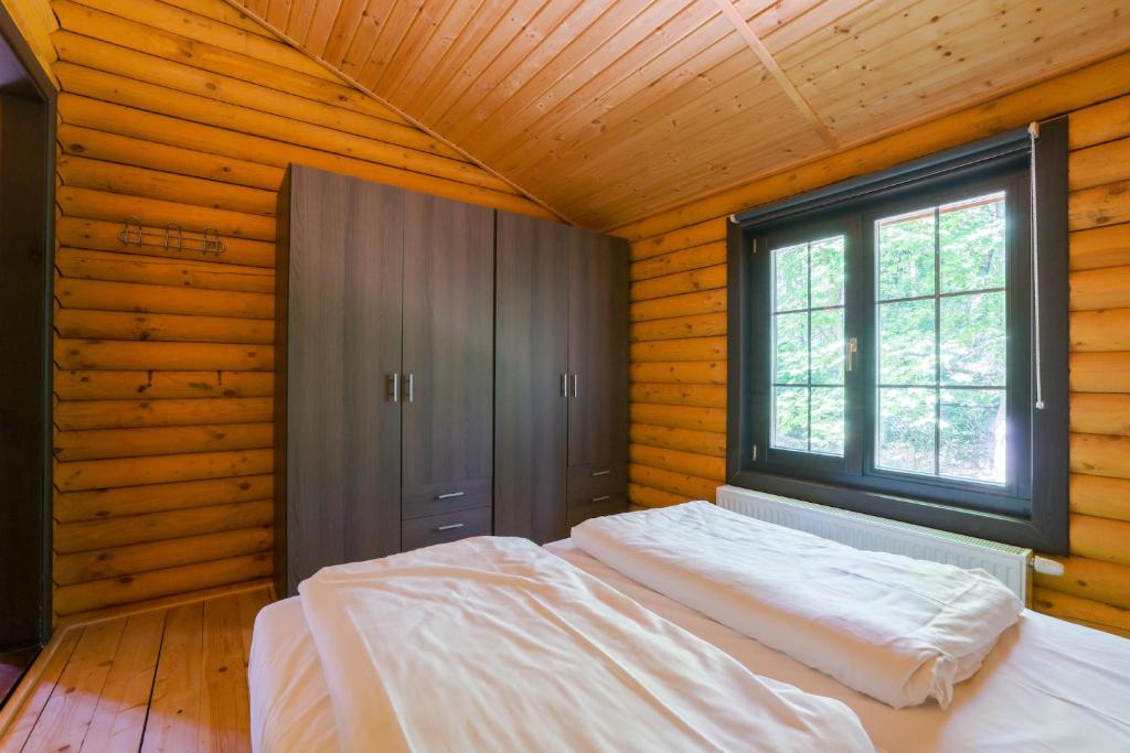 Postel nebo postele na pokoji v ubytování Recreatiepark de Voorst