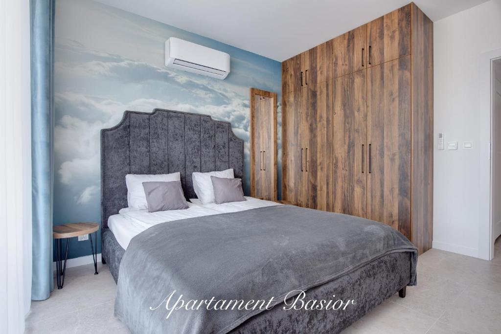 Giường trong phòng chung tại Apartament Basior, Laguna Beskidów