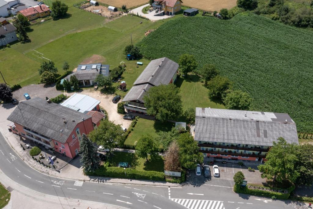 Letecký snímek ubytování CHECK in ECK MOTEL