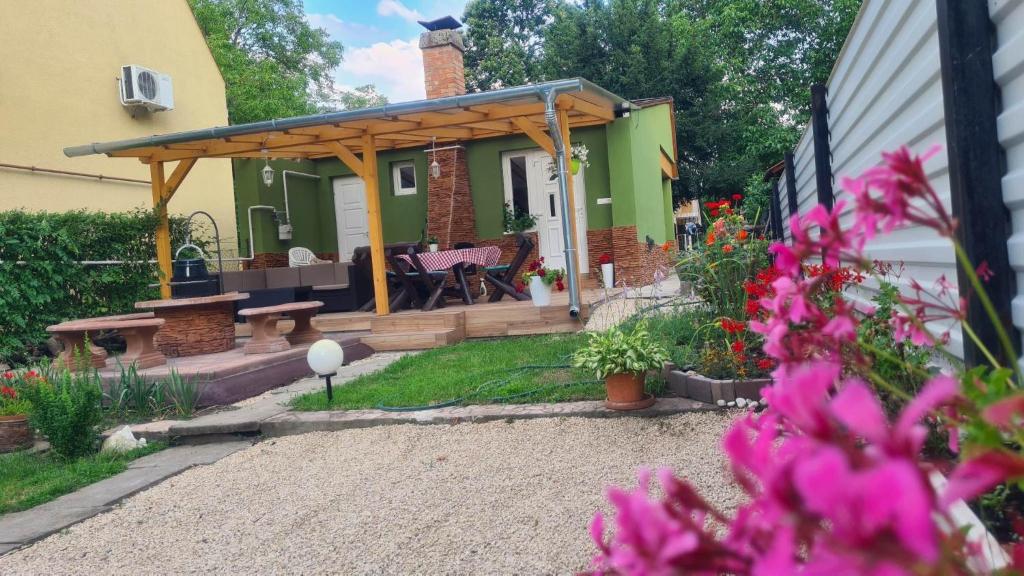 FIÓNA KUNYHÓJA APARTMANHÁZ 5904 Orosháza, 16 Napsugár utca kép - 1