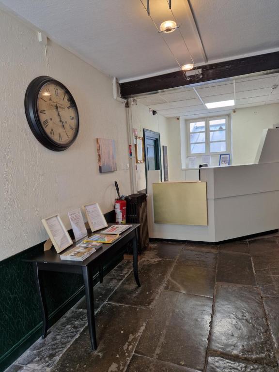 Kuchyň nebo kuchyňský kout v ubytování Hôtel Patricia - Strasbourg Hyper Centre
