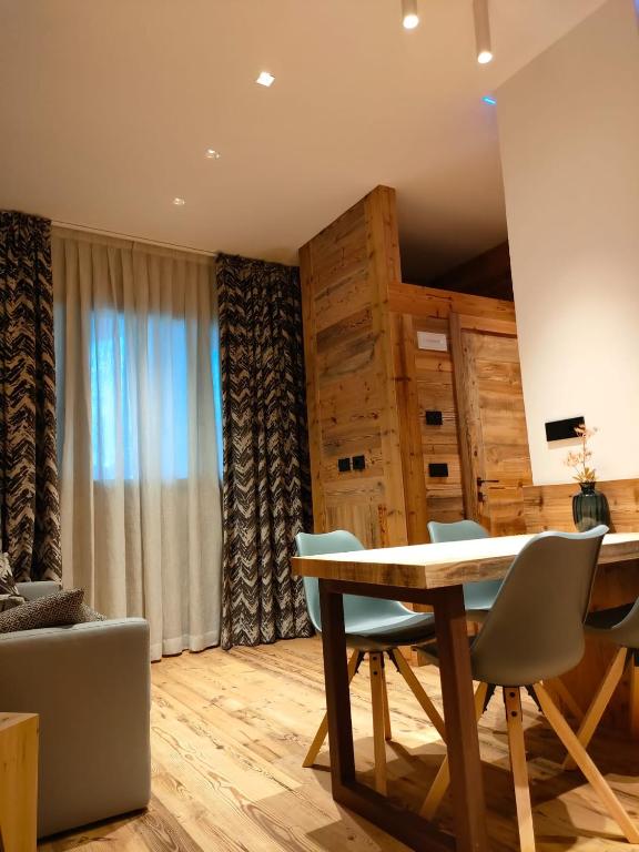 a dining room with a table and chairs at Fior di Roccia Apartments- in centro Cervinia, sauna privata, Matterhorn dream in Breuil-Cervinia