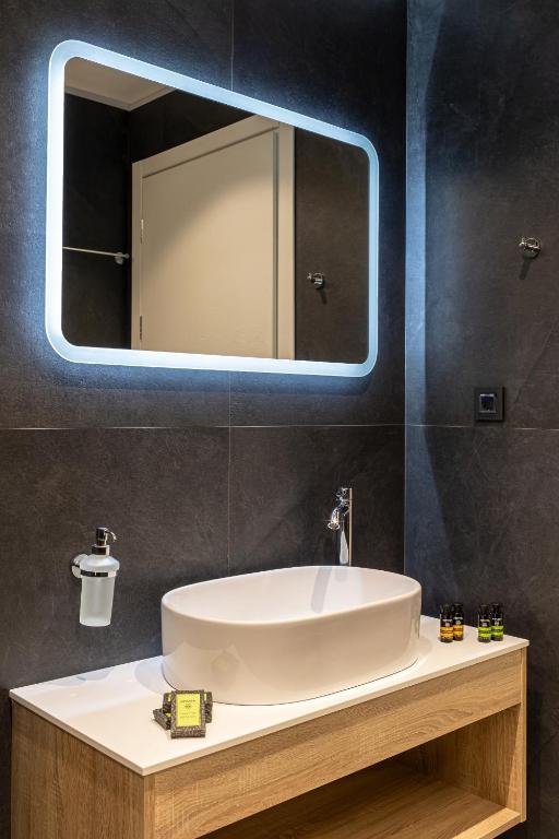 CITY HILL Luxury Apartments - 1