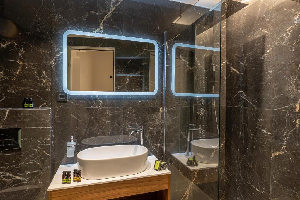 CITY HILL Luxury Apartments - 10