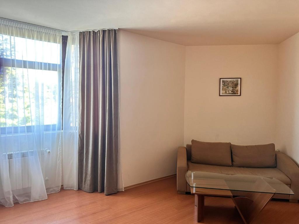 Charming one bed apartment 423 in main Flora building