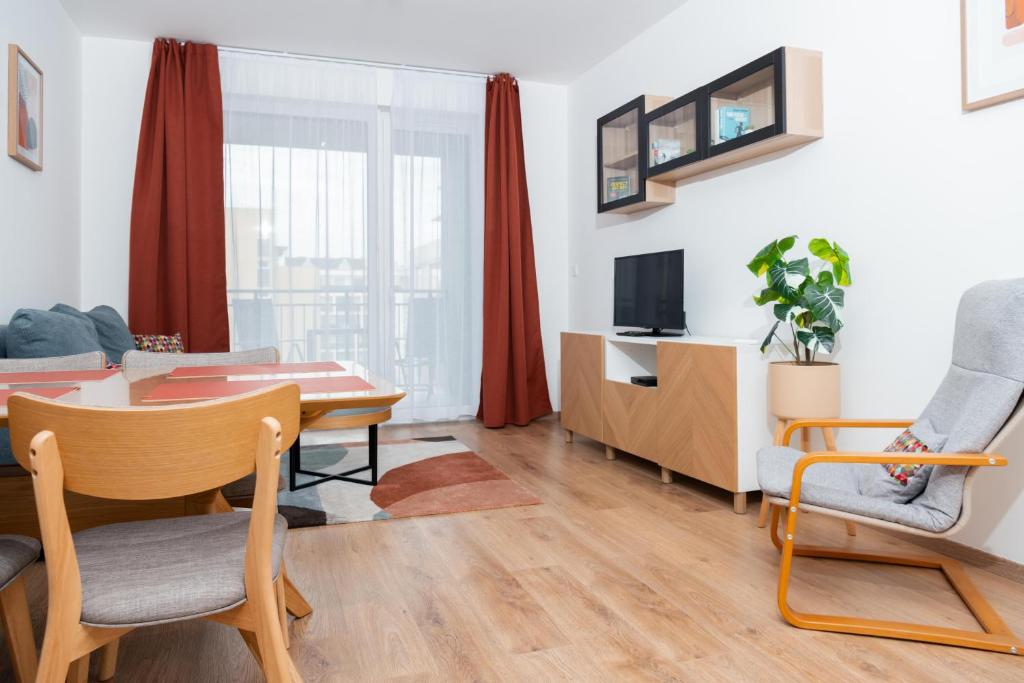 TV a/nebo společenská místnost v ubytování WestSide Apartments by UrbanRent
