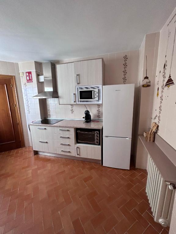 A kitchen or kitchenette at Apartamento Isabel