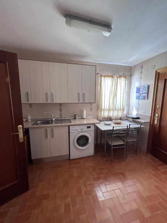 A kitchen or kitchenette at Apartamento Isabel
