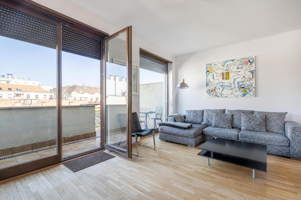 Avant-Garde Abode Apartment with terrace 1075 Budapest, 52 Kazinczy utca kép - 1