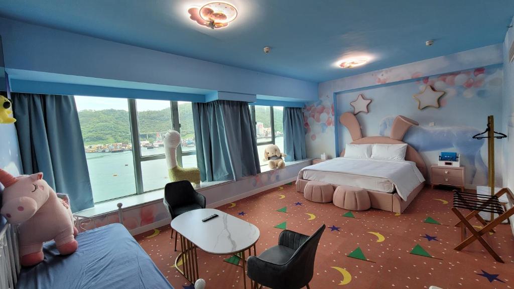 Ένα ή περισσότερα κρεβάτια σε δωμάτιο στο Grand Bay View Hotel