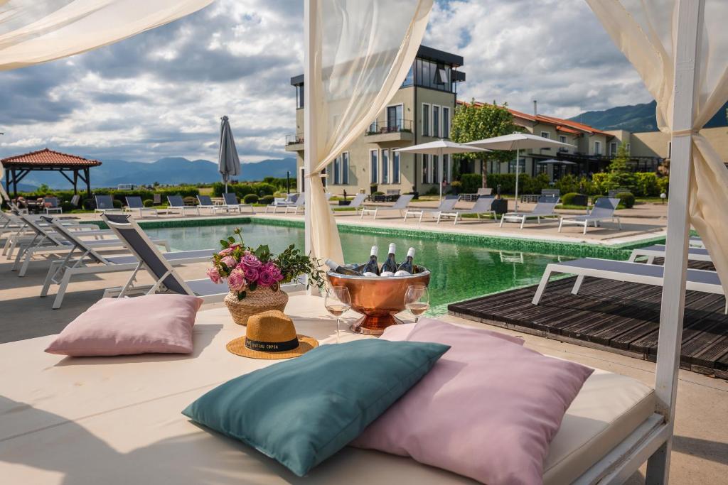 Bazén v ubytování Chateau Copsa Complex nebo v jeho okolí