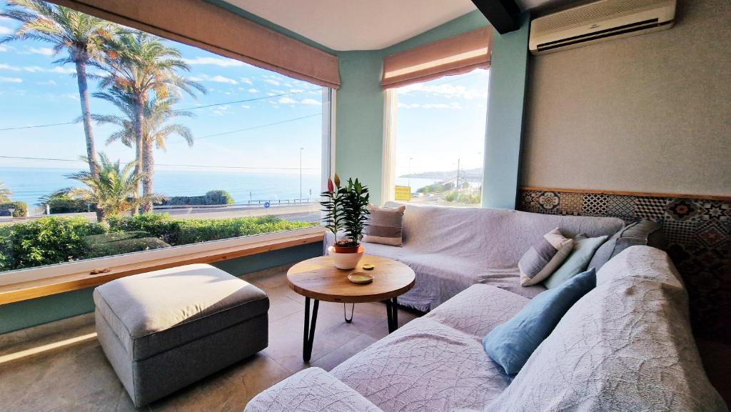 Χώρος καθιστικού στο AA Guest - Mi Casa Eco Front Sea Views