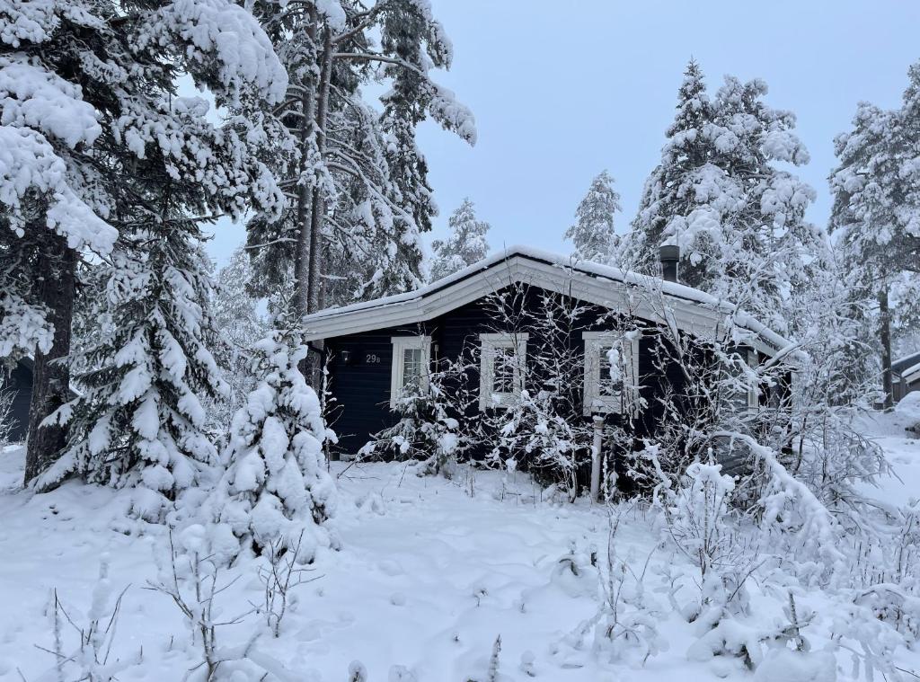 an old cabin is covered in snow at Rustik timmerstuga nära Tandådalens anläggningar in Gusjösätern