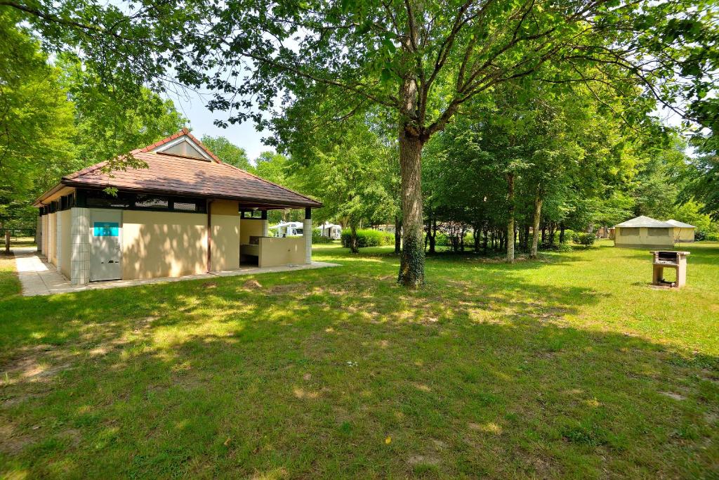 Zahrada ubytování Camping Etang de la Vallée