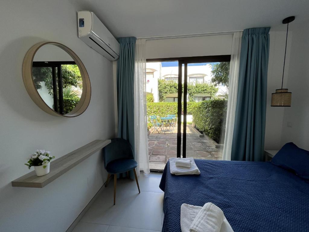 Postel nebo postele na pokoji v ubytování Estepona - Playa - Estudio con terrazas cerca del mar Pa6