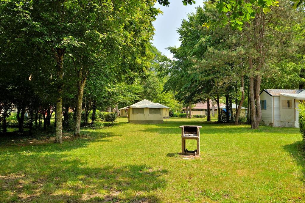 Zahrada ubytování Camping Etang de la Vallée