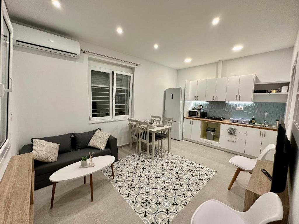 A13 Athens - One-Bedroom Apartment