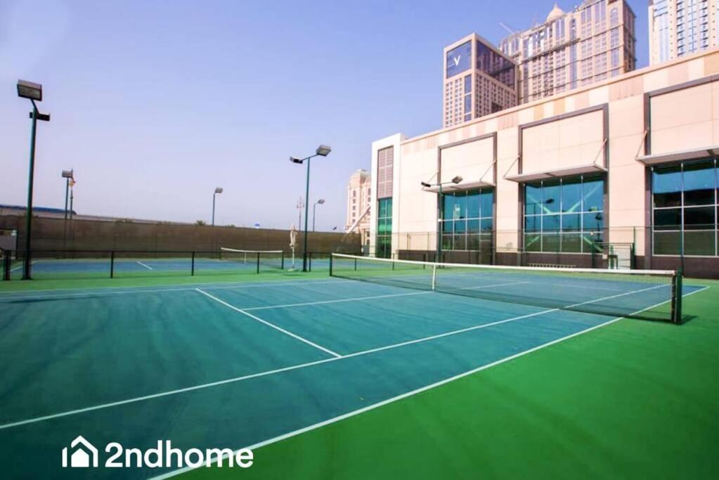 Tenis a/nebo squash v ubytování 2ndHome - Amna Tower, Al Habtoor City nebo okolí