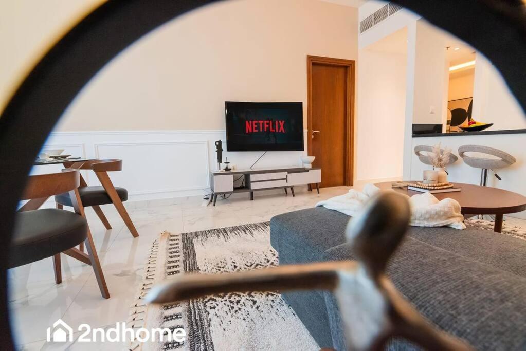 TV a/nebo společenská místnost v ubytování 2ndHome - Amna Tower, Al Habtoor City