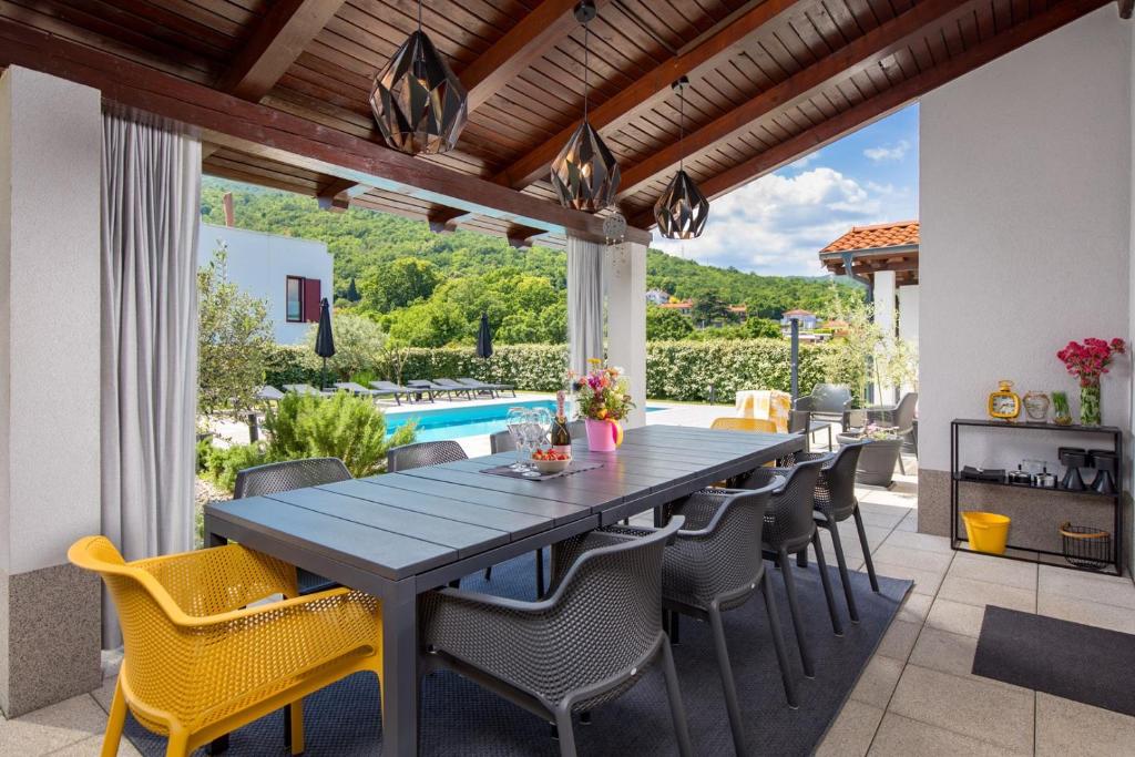 Bazén v ubytování Luxury Villa Sušanj nebo v jeho okolí