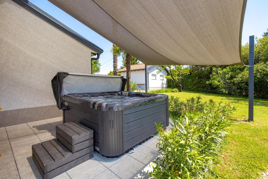 Zahrada ubytování Luxury Villa Sušanj