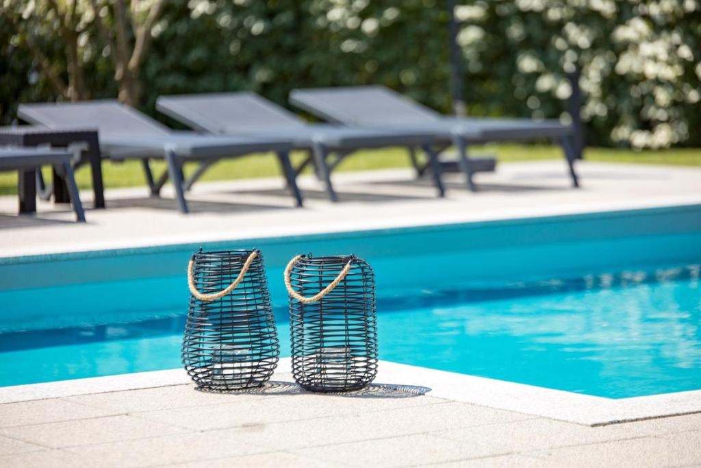 Bazén v ubytování Luxury Villa Sušanj nebo v jeho okolí