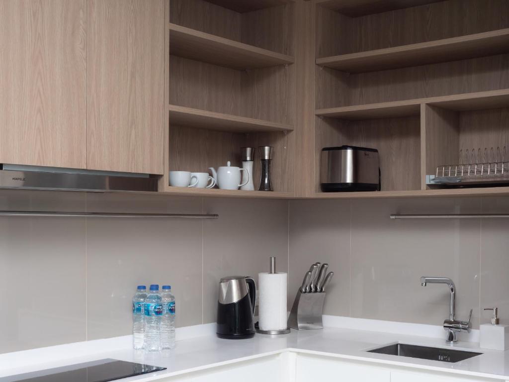 Kuchyň nebo kuchyňský kout v ubytování Laguna SkyPark new brand apartments