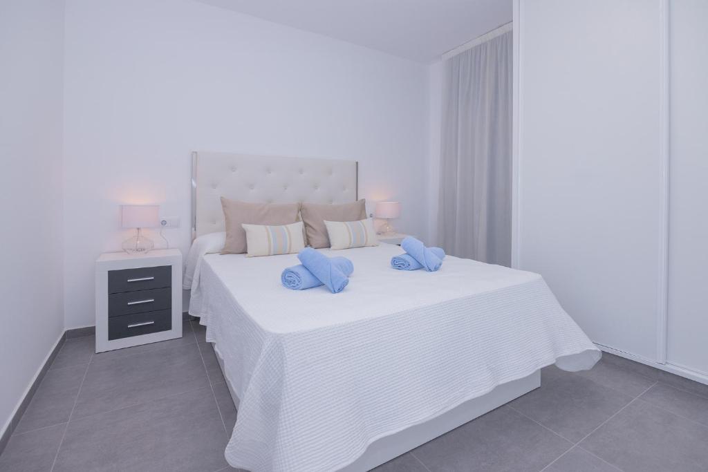Postel nebo postele na pokoji v ubytování Apartment Holiday 2 Beachfront Corralejo By Holidays Home