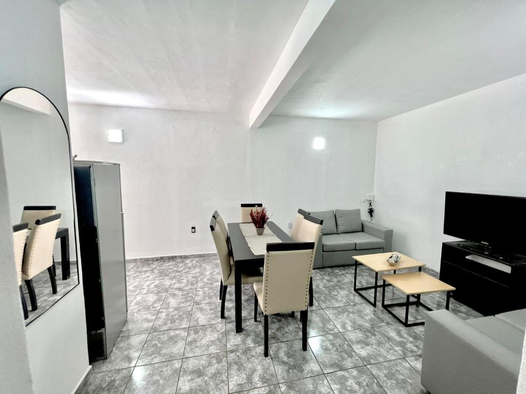 a living room with a table and a couch at Depto Diario en alquiler. Hasta 5 personas in Apóstoles