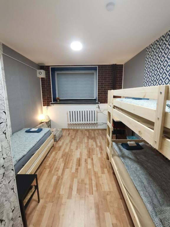 Postel nebo postele na pokoji v ubytování Tiki Taka Hostel & Pub